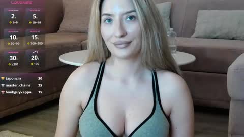 Snapshot of meganblazex chatting on June 11, 12:32 am Megan online show from June 11, 12:32 am