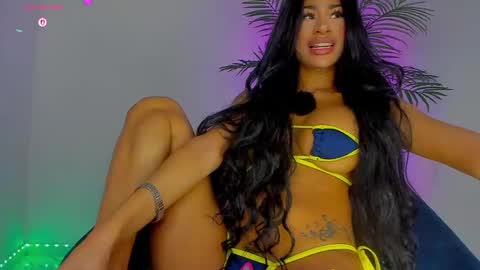 Snapshot of megancarlott_ chatting on May 11, 11:49 am megancarlott_ online show from May 11, 11:49 am