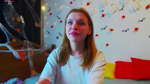 Snapshot of megancat333 chatting on November 5, 8:58 am megancat333 online show from November 5, 8:58 am