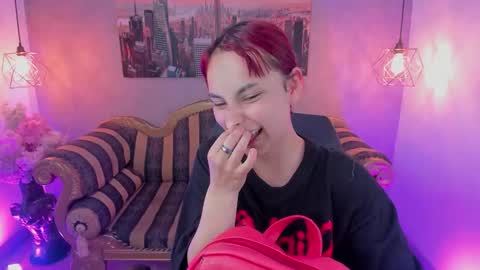 Snapshot of megane_whitte chatting on November 17, 8:58 pm Megan online show from November 17, 8:58 pm