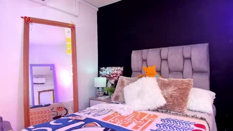 Emma Cyrus online show from March 12, 11:00 pm