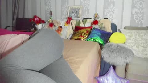 Snapshot of meganfox3325 chatting on February 12, 6:51 pm Nicki--------- Welcome to my Room online show from February 12, 6:51 pm