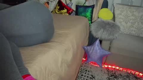 Snapshot of meganfox3325 chatting on February 21, 6:48 pm Nicki--------- Welcome to my Room online show from February 21, 6:48 pm