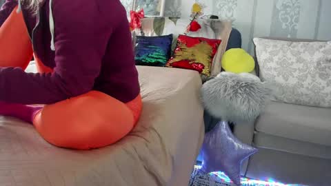 Snapshot of meganfox3325 chatting on February 22, 7:56 am Nicki--------- Welcome to my Room online show from February 22, 7:56 am