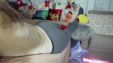 Snapshot of meganfox3325 chatting on February 25, 6:20 pm Nicki--------- Welcome to my Room online show from February 25, 6:20 pm