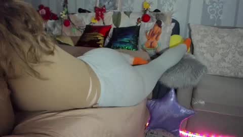 Snapshot of meganfox3325 chatting on February 27, 5:58 pm Nicki--------- Welcome to my Room online show from February 27, 5:58 pm