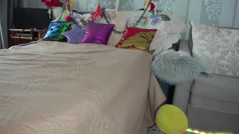 Snapshot of meganfox3325 chatting on October 13, 7:52 am Nicki--------- Welcome to my Room online show from October 13, 7:52 am