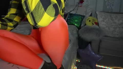 Snapshot of meganfox3325 chatting on November 29, 8:17 am Nicki--------- Welcome to my Room online show from November 29, 8:17 am