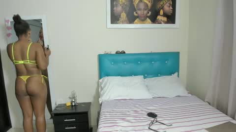 megan        online show from September 28, 3:01 am