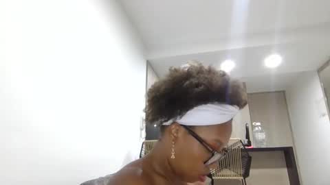 Snapshot of meganhotxx2 chatting on June 7, 4:05 am megan online show from June 7, 4:05 am