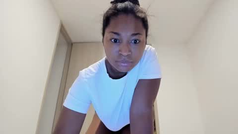 Snapshot of meganmir1 chatting on January 25, 12:17 am meganmir1 online show from January 25, 12:17 am