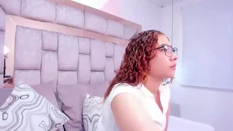 Snapshot of megannherrera chatting on February 19, 7:32 pm Megan online show from February 19, 7:32 pm