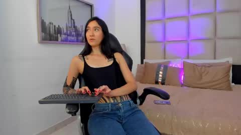 Snapshot of meganpresleyy chatting on May 13, 9:00 pm Megan Presley online show from May 13, 9:00 pm