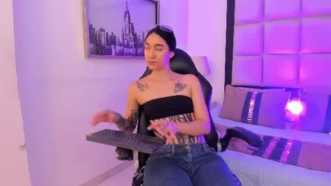 Snapshot of meganpresleyy chatting on July 16, 12:38 am Megan Presley online show from July 16, 12:38 am