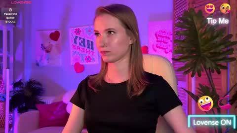 Snapshot of meganrodgers chatting on July 4, 5:52 pm megan online show from July 4, 5:52 pm