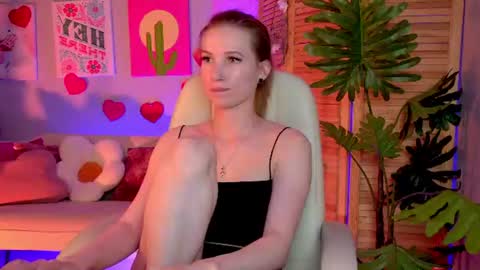 Snapshot of meganrodgers chatting on July 14, 2:05 am megan online show from July 14, 2:05 am