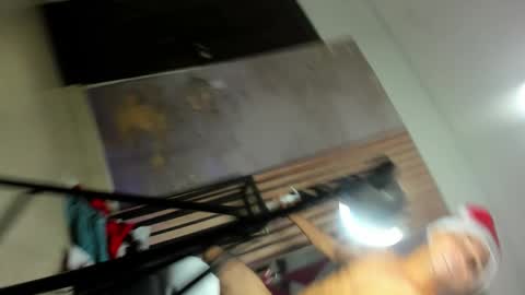 Snapshot of megansullivann chatting on December 13, 10:48 pm megansullivann online show from December 13, 10:48 pm