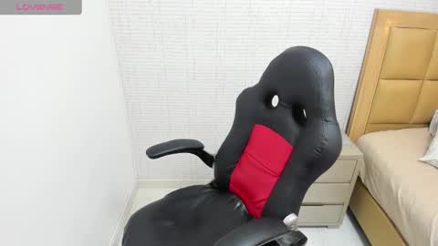 M E G A N  online show from September 22, 12:29 pm