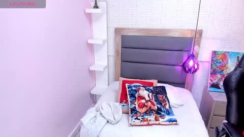 M E G A N  online show from December 18, 3:23 am