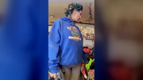 Snapshot of megatinyyy chatting on March 23, 5:22 am MegaTinyyy online show from March 23, 5:22 am