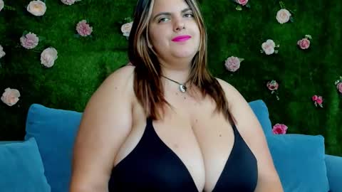 Snapshot of megatitts_ chatting on October 6, 7:11 pm megatitts_ online show from October 6, 7:11 pm