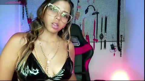 Snapshot of meggan_greey chatting on December 7, 7:54 pm Your best slave online show from December 7, 7:54 pm