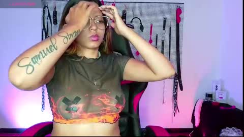 Snapshot of meggan_greey chatting on December 14, 11:07 am Your best slave online show from December 14, 11:07 am