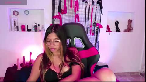 Snapshot of meggan_greey chatting on December 15, 5:31 pm Your best slave online show from December 15, 5:31 pm