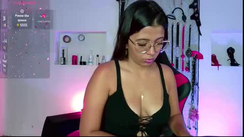 Snapshot of meggan_greey chatting on December 16, 8:58 pm Your best slave online show from December 16, 8:58 pm