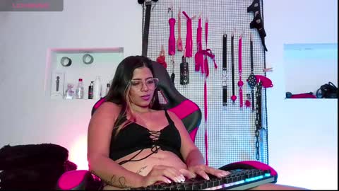 Snapshot of meggan_greey chatting on December 28, 6:29 pm Your best slave online show from December 28, 6:29 pm