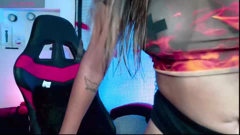 Snapshot of meggan_greey chatting on January 3, 8:32 pm Your best slave online show from January 3, 8:32 pm