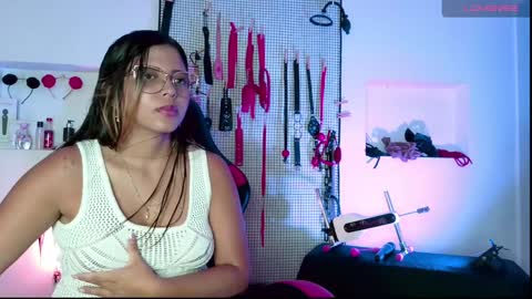 Snapshot of meggan_greey chatting on January 19, 9:23 pm Your best slave online show from January 19, 9:23 pm