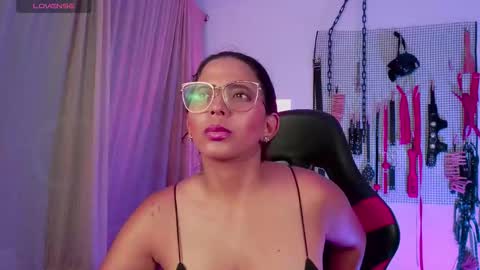 Snapshot of meggan_greey chatting on October 5, 10:18 pm Your best slave online show from October 5, 10:18 pm