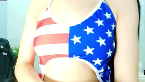 Snapshot of meggan_luxx chatting on July 4, 11:05 am MEGGAN LUXX online show from July 4, 11:05 am