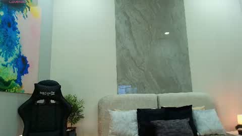Snapshot of meggan_luxx chatting on July 8, 11:04 am MEGGAN LUXX online show from July 8, 11:04 am