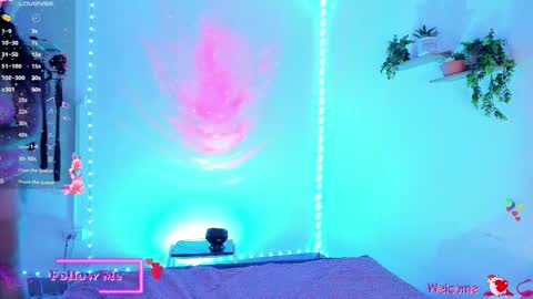 Snapshot of meggan_millerr chatting on November 21, 9:13 pm online show from November 21, 9:13 pm