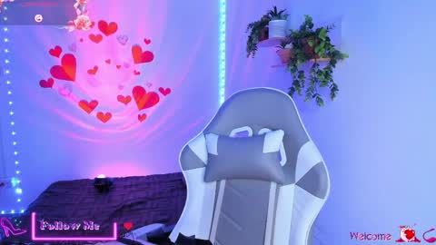 Snapshot of meggan_millerr chatting on April 29, 12:37 am online show from April 29, 12:37 am