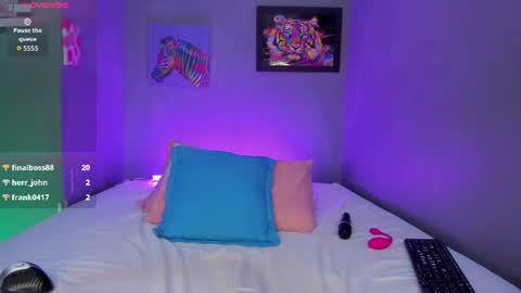 Snapshot of meghanmaslow chatting on June 18, 9:41 pm Julieta online show from June 18, 9:41 pm