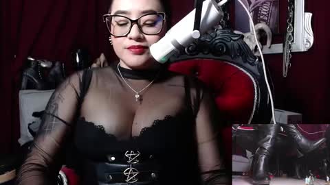 Snapshot of megoddessara chatting on January 4, 3:29 am Goddess Sara online show from January 4, 3:29 am