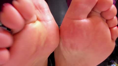 Snapshot of megoddessara chatting on February 5, 12:10 am Goddess Sara online show from February 5, 12:10 am