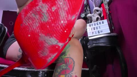 Snapshot of megoddessara chatting on November 4, 11:59 pm Goddess Sara online show from November 4, 11:59 pm