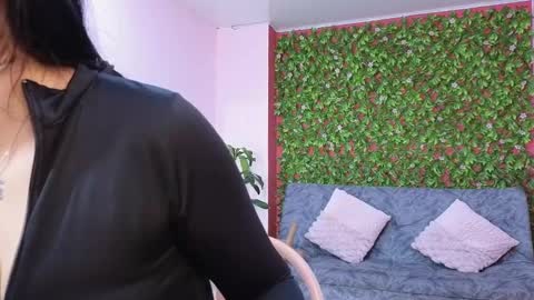 Mei online show from February 4, 8:25 pm