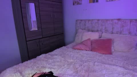 Snapshot of meily_oficial chatting on November 7, 11:27 pm IG soymeily oficial online show from November 7, 11:27 pm