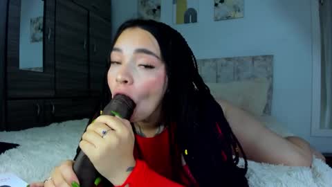 Snapshot of meily_oficial chatting on November 18, 11:15 pm IG soymeily oficial online show from November 18, 11:15 pm