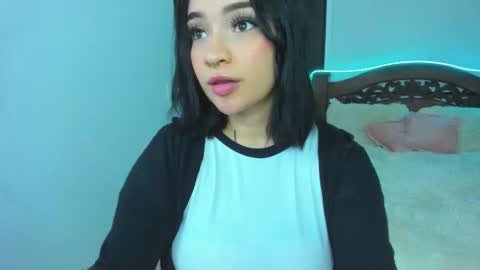 Snapshot of meily_oficial chatting on February 22, 2:02 am IG soymeily oficial online show from February 22, 2:02 am