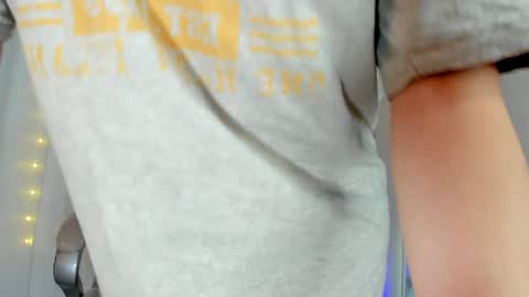 Snapshot of mel_18_ chatting on January 23, 11:36 pm A N D R E A online show from January 23, 11:36 pm