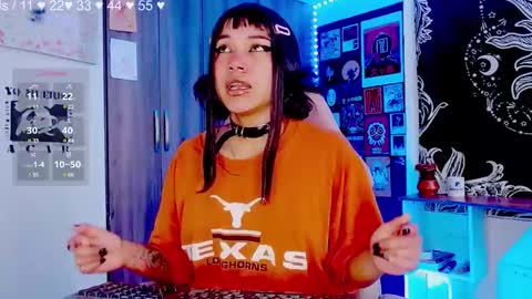 Snapshot of mel_dahlia chatting on December 27, 5:59 pm Melissa - - Please help me to reach 100 thumbs up online show from December 27, 5:59 pm