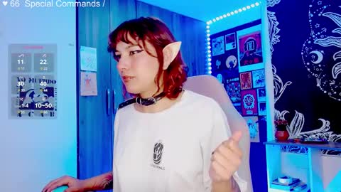 Snapshot of mel_dahlia chatting on January 2, 11:38 pm Melissa - - Please help me to reach 100 thumbs up online show from January 2, 11:38 pm