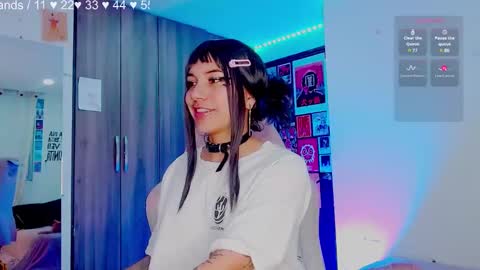 Snapshot of mel_dahlia chatting on January 23, 2:23 am Melissa - - Please help me to reach 100 thumbs up online show from January 23, 2:23 am