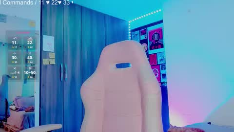 Snapshot of mel_dahlia chatting on February 2, 1:45 am Melissa - - Please help me to reach 100 thumbs up online show from February 2, 1:45 am